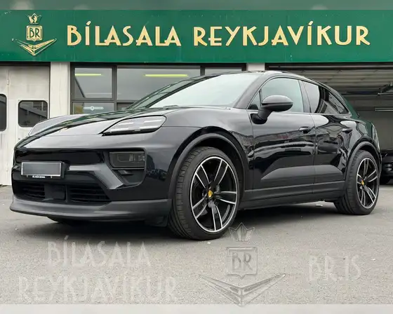 PORSCHE MACAN 4