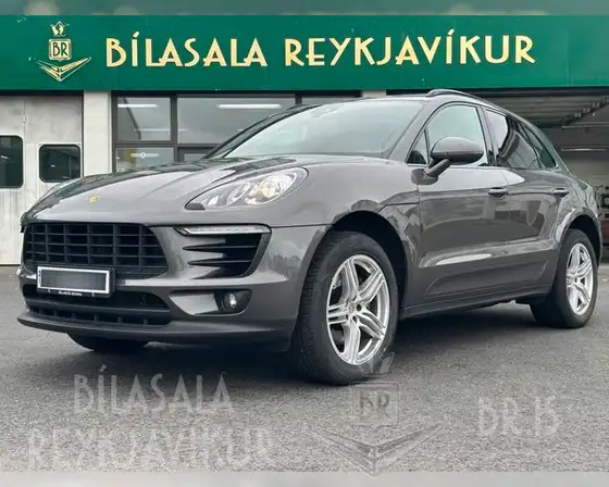 PORSCHE MACAN