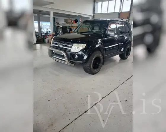 MITSUBISHI PAJERO
