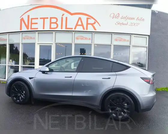 TESLA MODEL Y LONG RANGE AWD