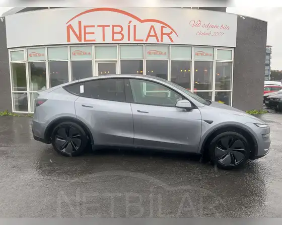 TESLA MODEL Y LONG RANGE AWD LAUNCH SERIES