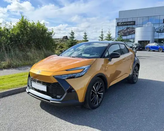 TOYOTA C-HR LAUNCH EDITION PHEV PANORAMA