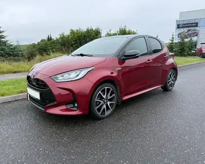 TOYOTA YARIS STYLE HYBRID BI-TONE