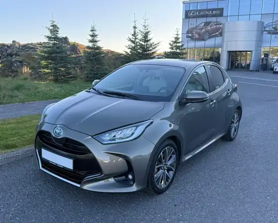 TOYOTA YARIS ELEGANT HYBRID PANORAMA