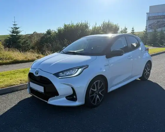 TOYOTA YARIS STYLE HYBRID BI-TONE