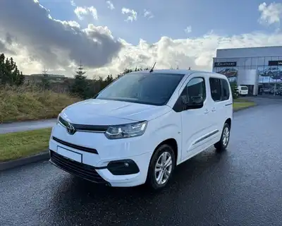 TOYOTA PROACE CITY VERSO STUTTUR SHUTTLE 7M