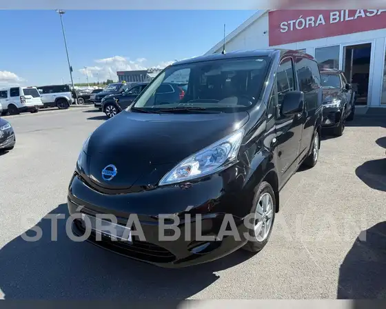 NISSAN E-NV200