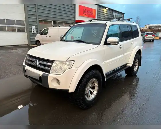 MITSUBISHI PAJERO INSTYLE