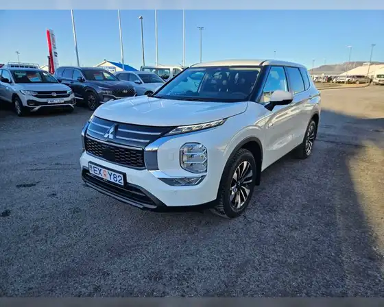 MITSUBISHI OUTLANDER INVITE