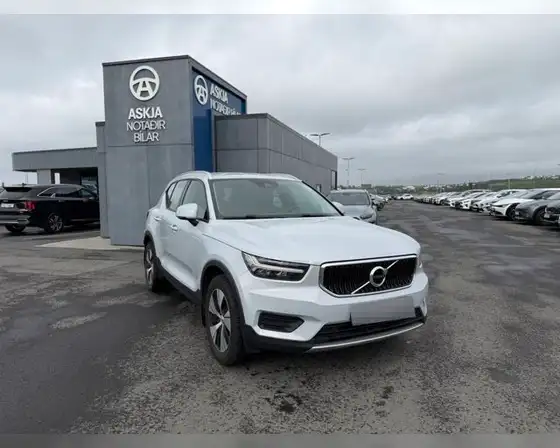 VOLVO XC40 MOMENTUM PRO T5