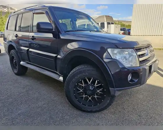 MITSUBISHI PAJERO