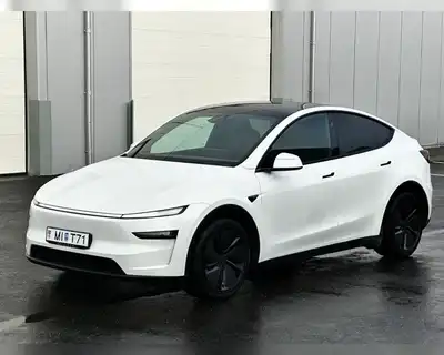 TESLA MODEL Y PREMIUM LONG RANGE AWD