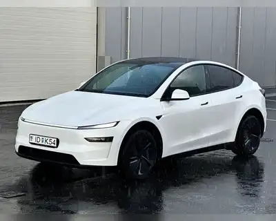 TESLA MODEL Y PREMIUM LONG RANGE AWD